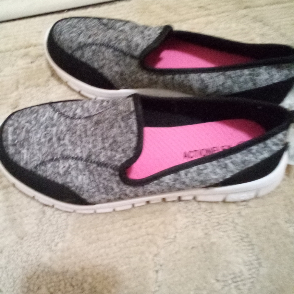 Shoes - Picture 2 of 3